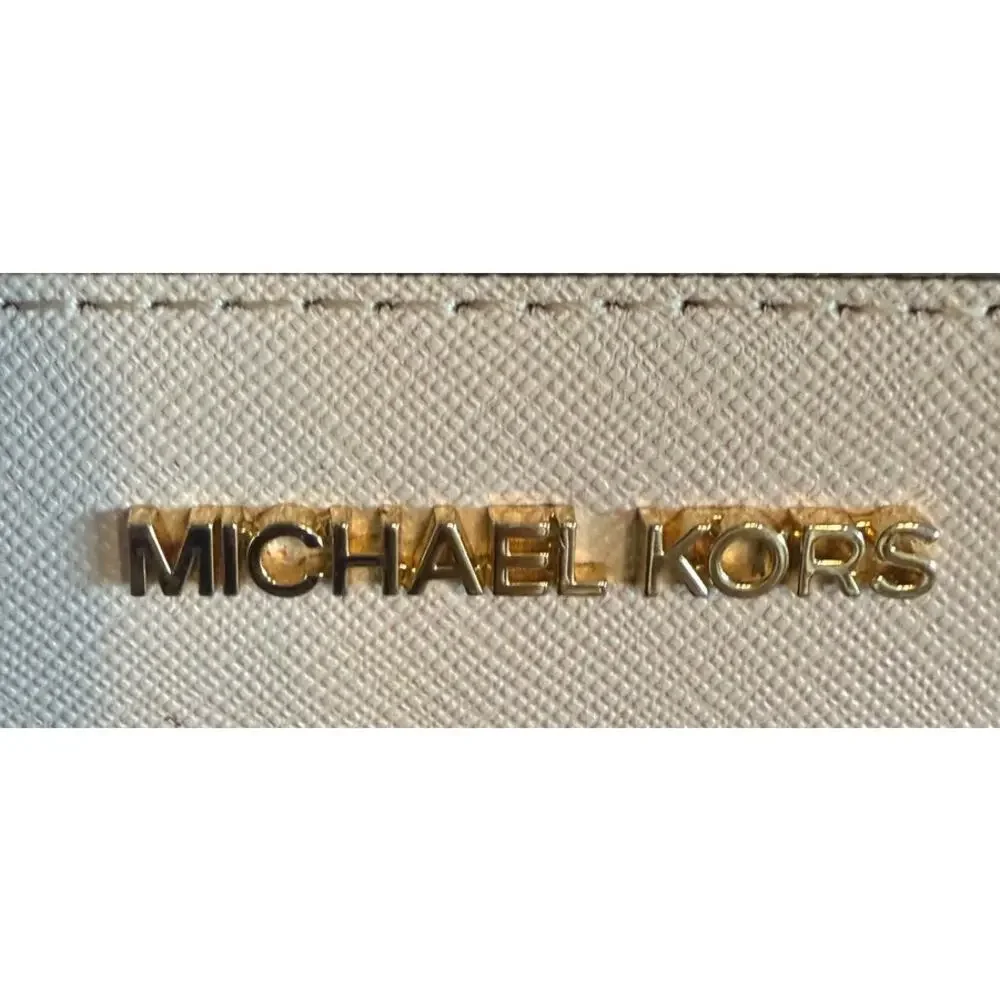 Michael Kors Light Pink Saffiano Zip Wallet with Gold Logo EUC